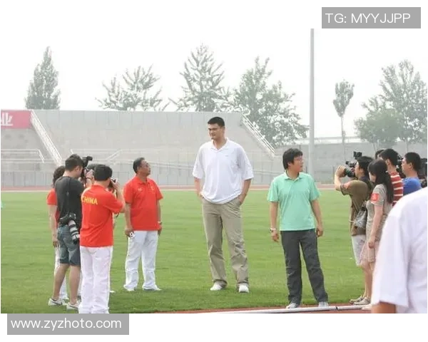 姚明蜡像在美国揭幕引发全球篮球迷热烈关注与讨论