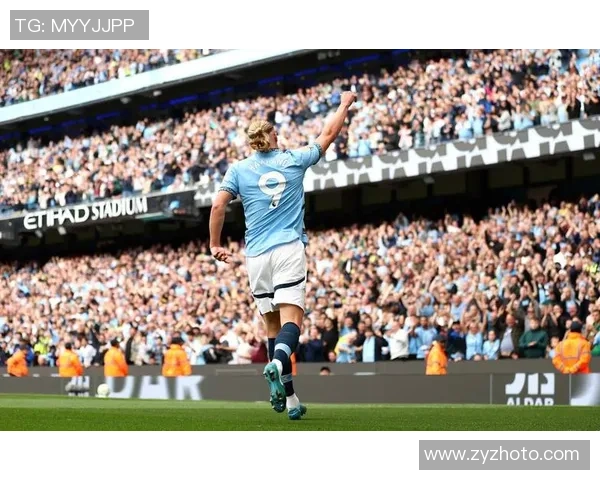 那不勒斯在友谊赛中绝杀曼联全场沸腾精彩瞬间回顾