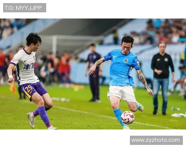 足总杯激战：里昂与皇马战成平局争议判罚引发全场热议